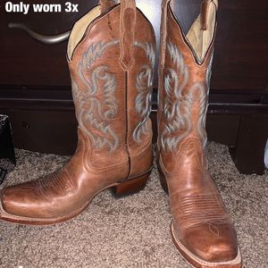 I’m selling boots I hardly ever wore